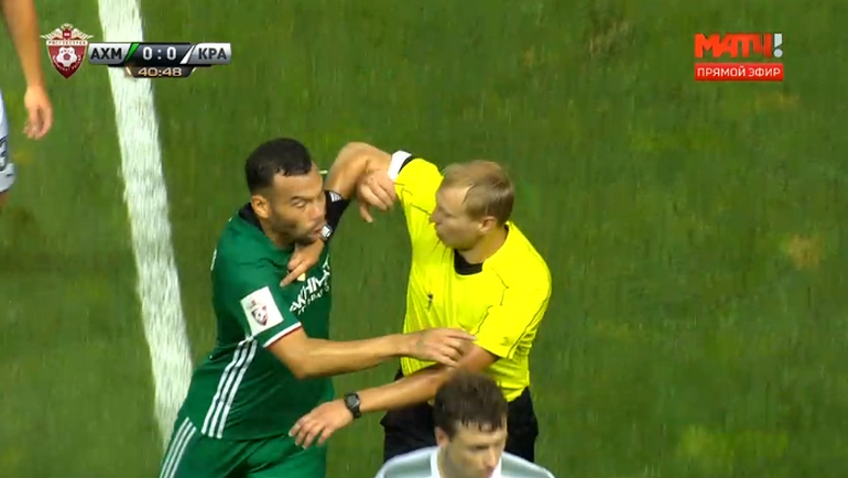 Конфликт Павла Мамаева и Родолфу перед перерывом. Конфликт Павла Мамаева и Родолфу перед перерывом.