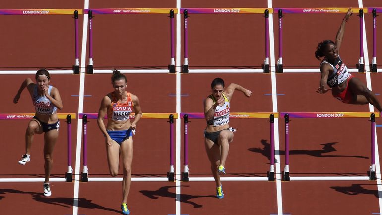 Падение Деборы ДЖОН. Фото AFP Падение Деборы ДЖОН. Фото AFP