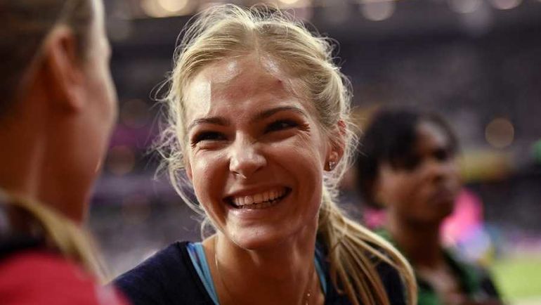 Дарья КЛИШИНА радуется медали. Фото REUTERS Дарья КЛИШИНА радуется медали. Фото REUTERS