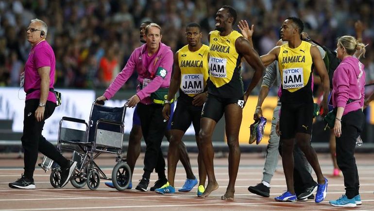 Сегодня. Лондон. Усэйн БОЛТ покидает дорожку. Фото REUTERS Сегодня. Лондон. Усэйн БОЛТ покидает дорожку. Фото REUTERS