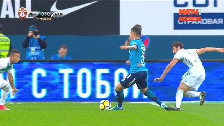 Спорный эпизод на 11-й минуте. Спорный эпизод на 11-й минуте.