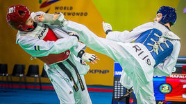 26 июня. Муджу. Максим ХРАМЦОВ (справа) завоевал золото на чемпионате мира.