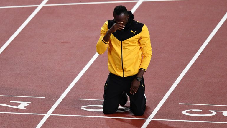 Воскресенье. Лондон. Усэйн БОЛТ прощается с публикой после завершения ЧМ-2017. Фото AFP Воскресенье. Лондон. Усэйн БОЛТ прощается с публикой после завершения ЧМ-2017. Фото AFP