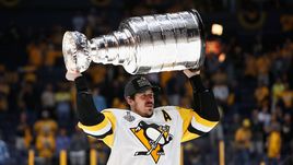 Евгений МАЛКИН c Кубком Стэнли.