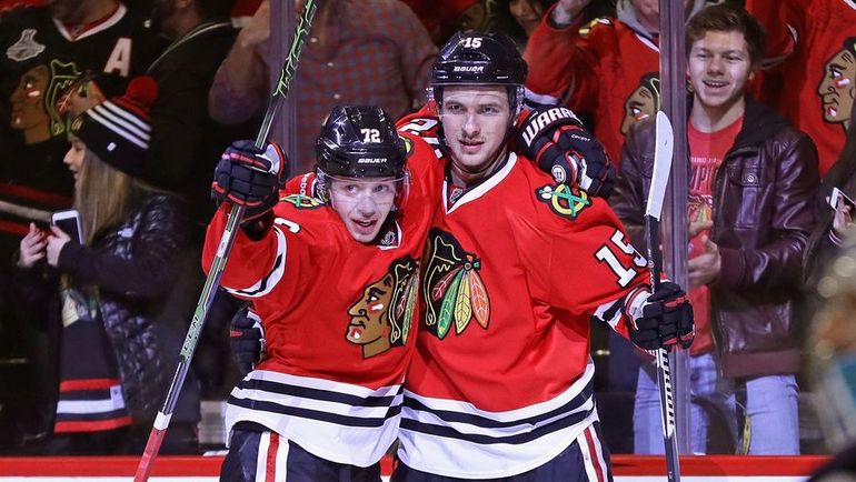 Артемий ПАНАРИН (слева) и Артем АНИСИМОВ теперь будут играть в разных командах. Фото AFP Артемий ПАНАРИН (слева) и Артем АНИСИМОВ теперь будут играть в разных командах. Фото AFP