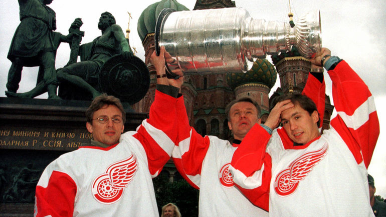 1997 год. Кубок Стэнли на Красной площади. Фото REUTERS 1997 год. Кубок Стэнли на Красной площади. Фото REUTERS