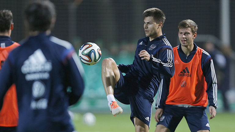 3 марта 2014 года. Краснодар. Максим БЕЛЯЕВ (второй справа) на тренировке сборной России. Фото Константин РЫБИН, РФС 3 марта 2014 года. Краснодар. Максим БЕЛЯЕВ (второй справа) на тренировке сборной России. Фото Константин РЫБИН, РФС