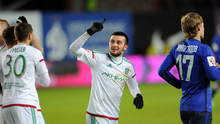 Магомед МИТРИШЕВ (в центре). Фото Алексей ИВАНОВ Магомед МИТРИШЕВ (в центре). Фото Алексей ИВАНОВ