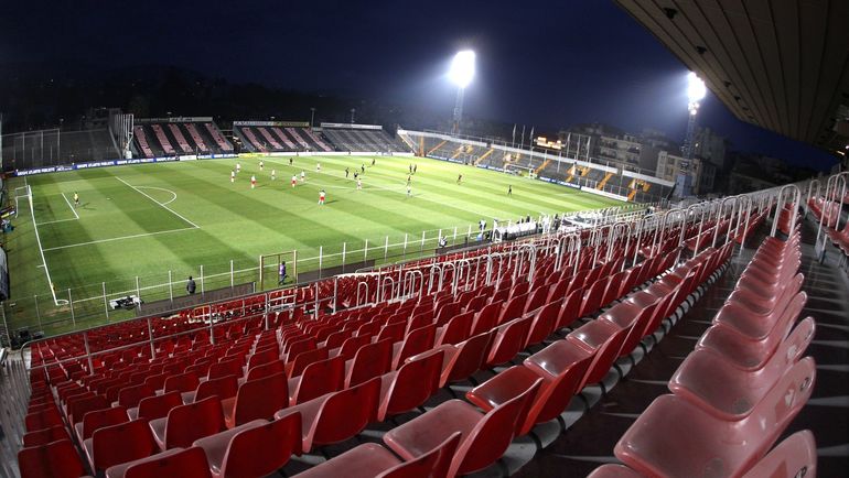 Во Франции случаются матчи без зрителей. Фото REUTERS Во Франции случаются матчи без зрителей. Фото REUTERS