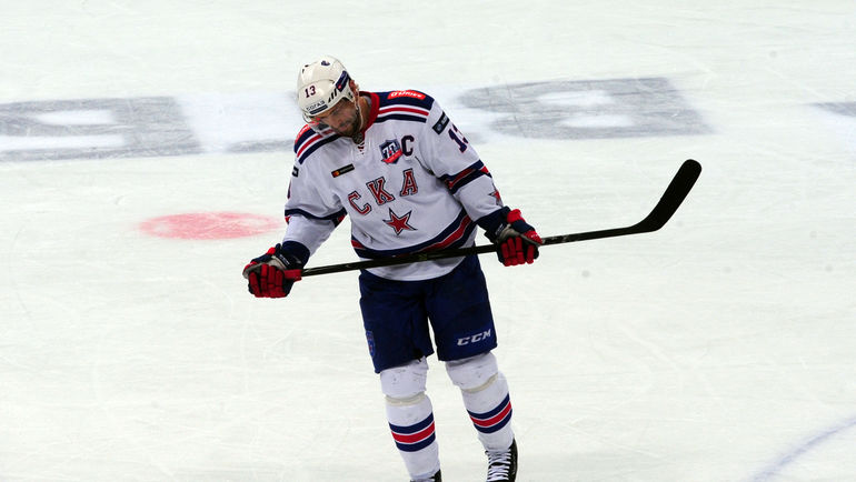 Капитан СКА Павел ДАЦЮК по-прежнему лечится. Фото Никита УСПЕНСКИЙ Капитан СКА Павел ДАЦЮК по-прежнему лечится. Фото Никита УСПЕНСКИЙ