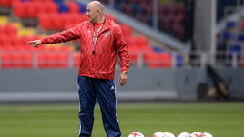 Главный тренер сборной России Станислав ЧЕРЧЕСОВ.