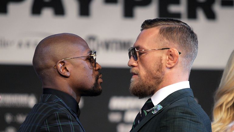 Флойд МЕЙВЕЗЕР и Конор МАКГРЕГОР. Фото AFP Флойд МЕЙВЕЗЕР и Конор МАКГРЕГОР. Фото AFP