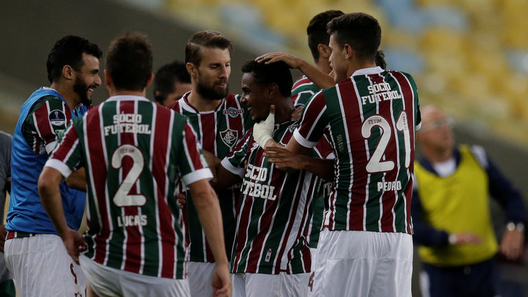 Партнеры поздравляют ВЕНДЕЛА (в центре) с забитым голом. Фото REUTERS Партнеры поздравляют ВЕНДЕЛА (в центре) с забитым голом. Фото REUTERS