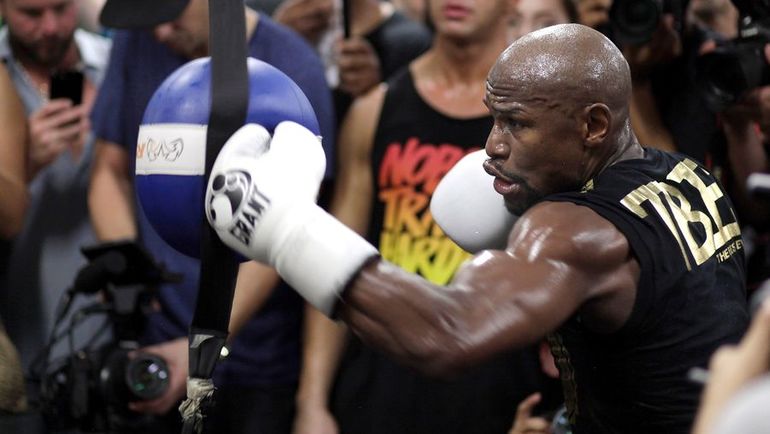 Август. Лас-Вегас. Флойд МЕЙВЕЗЕР. Фото AFP Август. Лас-Вегас. Флойд МЕЙВЕЗЕР. Фото AFP