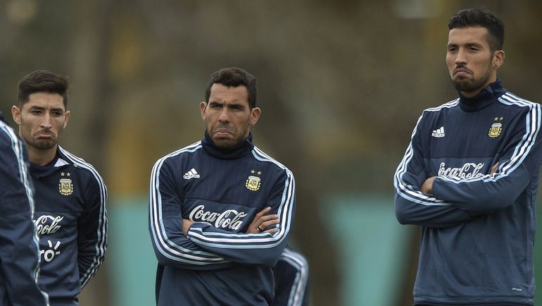 Трансферная сага Эсекиэля ГАРАЯ (справа) никак не завершится. Фото AFP Трансферная сага Эсекиэля ГАРАЯ (справа) никак не завершится. Фото AFP