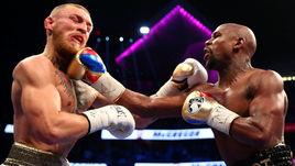 Суббота. Лас-Вегас. Флойд МЕЙВЕЗЕР (справа) против Конора МАКГРЕГОРА.