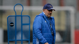 Главный тренер сборной России Станислав ЧЕРЧЕСОВ.