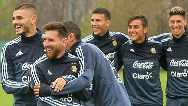 Лионель МЕССИ, Леандро ПАРАДЕС (в центре), Эмилиано РИГОНИ (справа) и их партнеры по сборной Аргентины готовятся к важному матчу с Уругваем. Фото instagram.com Лионель МЕССИ, Леандро ПАРАДЕС (в центре), Эмилиано РИГОНИ (справа) и их партнеры по сборной Аргентины готовятся к важному матчу с Уругваем. Фото instagram.com