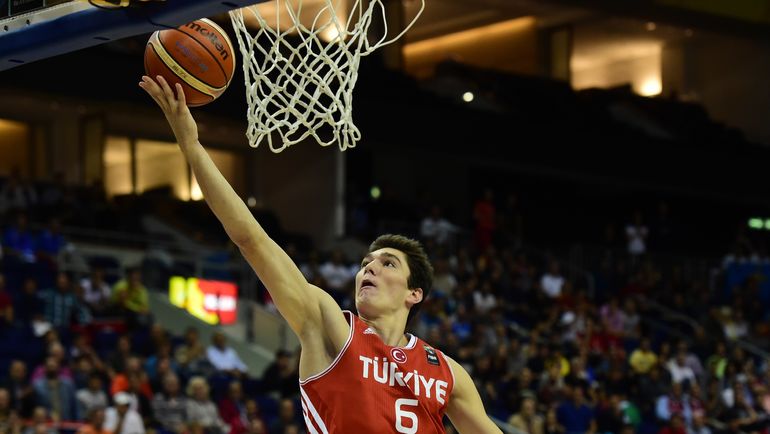 Чеди ОСМАН - главная звезда нынешней сборной Турции. Фото AFP Чеди ОСМАН - главная звезда нынешней сборной Турции. Фото AFP