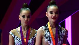 Дина (справа) и Арина АВЕРИНЫ.