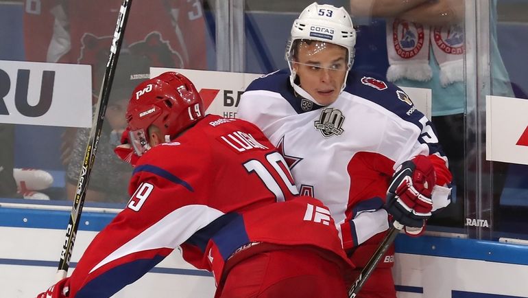 Алексей МАРЧЕНКО (справа). Фото photo.khl.ru Алексей МАРЧЕНКО (справа). Фото photo.khl.ru