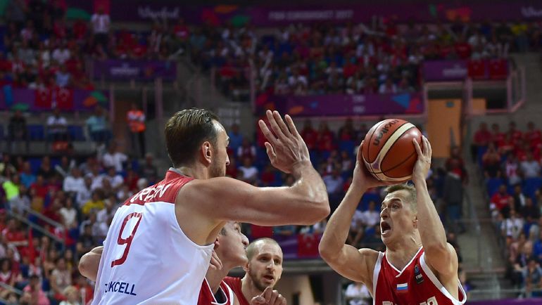 Пятница. Стамбул. Турция - Россия - 73:76. В атаке Дмитрий ХВОСТОВ. Фото REUTERS Пятница. Стамбул. Турция - Россия - 73:76. В атаке Дмитрий ХВОСТОВ. Фото REUTERS