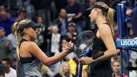 Пятница. Нью-Йорк. Мария ШАРАПОВА (справа) победила Софию КЕНИН.
