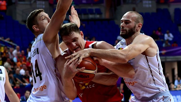 В борьбе Тимофей МОЗГОВ (в центре). Фото AFP В борьбе Тимофей МОЗГОВ (в центре). Фото AFP