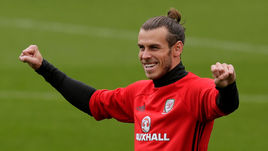 Вчера. Вейл-оф-Гламорган. Гарет БЭЙЛ на тренировке сборной Уэльса.