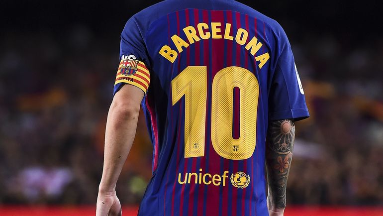 Но даже на Лионеле МЕССИ жизнь не заканчивается. Фото AFP Но даже на Лионеле МЕССИ жизнь не заканчивается. Фото AFP