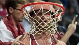 Сегодня. Стамбул. Россия - Латвия - 69:84. Латвийский фанат.