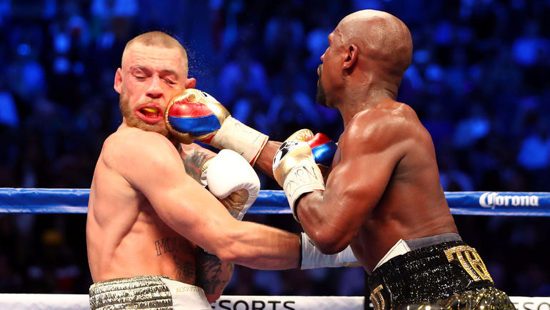 Флойд МЕЙВЕЗЕР и Конор МАКГРЕГОР. Фото AFP Флойд МЕЙВЕЗЕР и Конор МАКГРЕГОР. Фото AFP