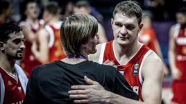 Лидеры сборной России-2007 Тимофей МОЗГОВ (справа) и Алексей ШВЕД (слева) и главная звезда золотой сборной России-2007 Андрей КИРИЛЕНКО: на Стамбул!