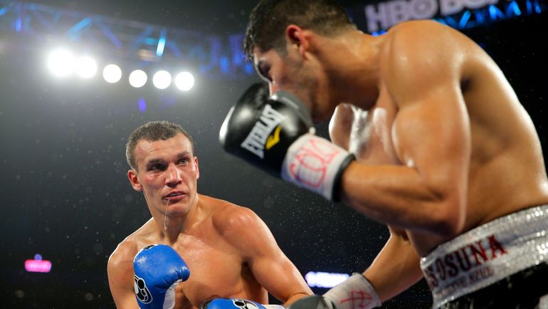 Максим ВЛАСОВ (слева). Фото AFP Максим ВЛАСОВ (слева). Фото AFP