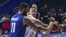 Четверг. Стамбул. Россия – Великобритания – 82:70. Андрей ВОРОНЦЕВИЧ (№20) против Гарета МЮРРЕЯ.