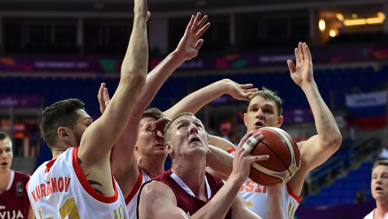 5 сентября. Стамбул. Россия - Латвия - 69:84. Команда Сергея Базаревича пока проиграла единственный матч на турнире именно латышам. Фото AFP 5 сентября. Стамбул. Россия - Латвия - 69:84. Команда Сергея Базаревича пока проиграла единственный матч на турнире именно латышам. Фото AFP