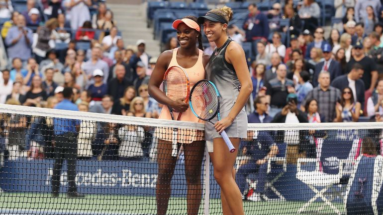 Суббота. Нью-Йорк. Слоун СТИВЕНС (слева) и Мэдисон КИС перед началом финала US Open. Фото AFP Суббота. Нью-Йорк. Слоун СТИВЕНС (слева) и Мэдисон КИС перед началом финала US Open. Фото AFP