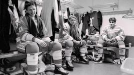 Кубок Канады-87 у многих болельщиков ассоциируется с противостоянием лидеров: тройки сборной СССР Игорь ЛАРИОНОВ - Владимир КРУТОВ - Сергей МАКАРОВ...