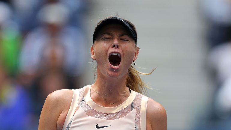 Мария ШАРАПОВА обыграла Симону Халеп, но не дошла даже до четвертьфинала. Фото AFP Мария ШАРАПОВА обыграла Симону Халеп, но не дошла даже до четвертьфинала. Фото AFP