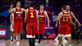 Воскресенье. Стамбул. Хорватия - Россия - 78:101. Радость россиян после победы в 1/8 финала.