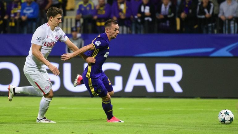 Илья КУТЕПОВ (слева) против Ясмина МЕШАНОВИЧА. Фото REUTERS Илья КУТЕПОВ (слева) против Ясмина МЕШАНОВИЧА. Фото REUTERS