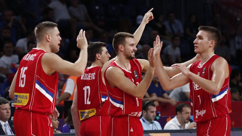 Сборная Сербии празднует выход в полуфинал. Фото AFP Сборная Сербии празднует выход в полуфинал. Фото AFP