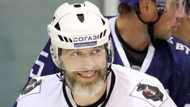 Нападающий "Амура" Александр ФРОЛОВ.