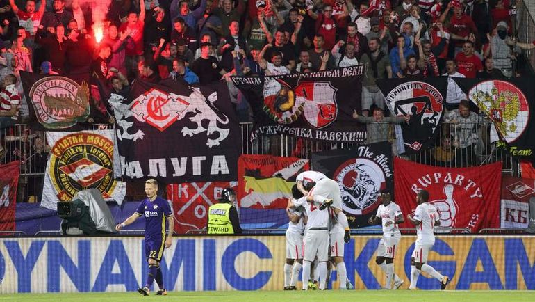 Пиротехника в секторе фанатов гостей. Какое наказание за файер-шоу в Мариборе вынесет красно-белым УЕФА? Фото AFP Пиротехника в секторе фанатов гостей. Какое наказание за файер-шоу в Мариборе вынесет красно-белым УЕФА? Фото AFP