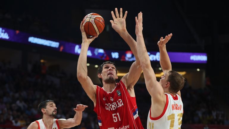 15 сентября. Стамбул. Россия - Сербия - 79:87. Тимофей МОЗГОВ (справа) и Бобан МАРЬЯНОВИЧ. Фото REUTERS 15 сентября. Стамбул. Россия - Сербия - 79:87. Тимофей МОЗГОВ (справа) и Бобан МАРЬЯНОВИЧ. Фото REUTERS