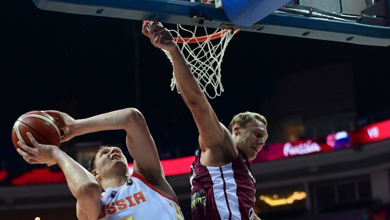 5 сентября. Стамбул. Россия - Латвия 69 - 84. Тимофей МОЗГОВ и Янис ТИММА. Фото AFP 5 сентября. Стамбул. Россия - Латвия 69 - 84. Тимофей МОЗГОВ и Янис ТИММА. Фото AFP