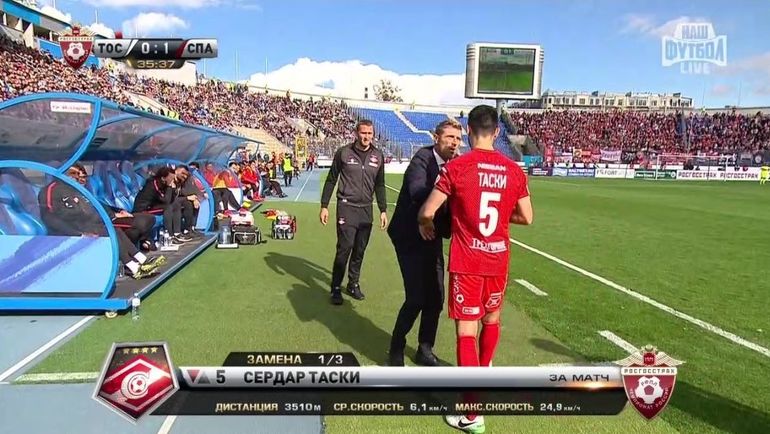 Массимо Каррера и Сердар Таски после замены. Фото twitter.com Массимо Каррера и Сердар Таски после замены. Фото twitter.com