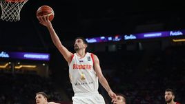 Алексей ШВЕД (№1) стал лучшим снайпером Евробаскета.