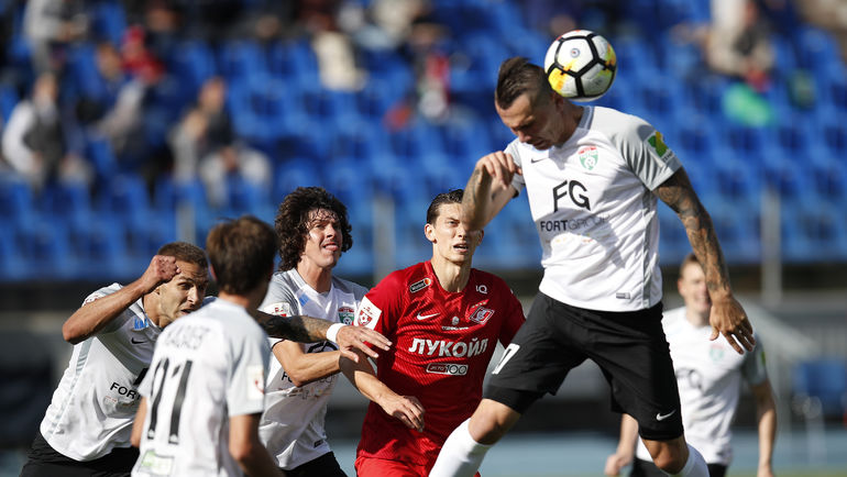 В игре против красно-белых Антон ЗАБОЛОТНЫЙ выиграл почти все верховые единоборства. Фото Сергей МАЙОРОВ В игре против красно-белых Антон ЗАБОЛОТНЫЙ выиграл почти все верховые единоборства. Фото Сергей МАЙОРОВ