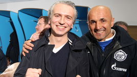 28 апреля 2012 года. Санкт-Петербург. "Зенит" - "Динамо" - 2:1. По итогам этого матча петербургский клуб завоевал чемпионство. Радость Александра ДЮКОВА и главного тренера Лучано СПАЛЛЕТТИ.